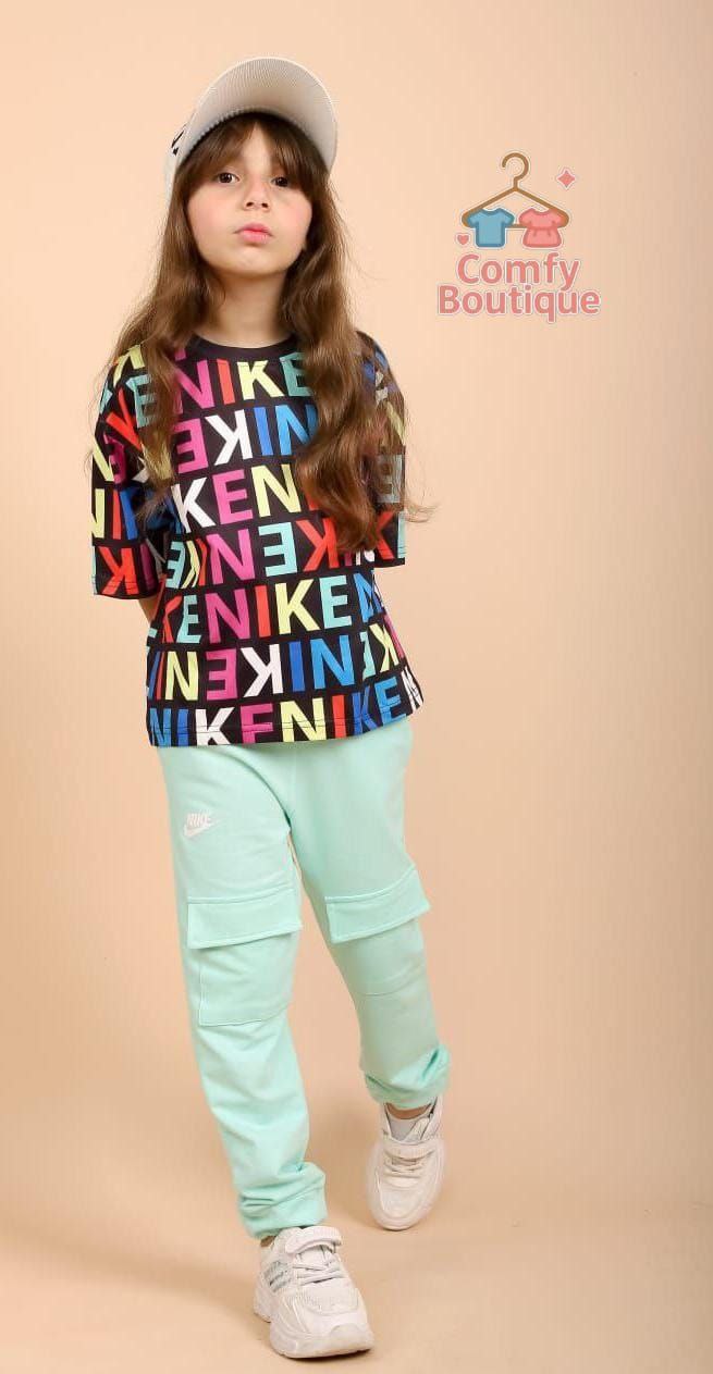 Nike Girls’ Casual Outfit – Multicolor Logo T-Shirt & Mint Cargo Joggers