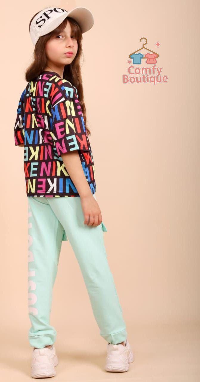 Nike Girls’ Casual Outfit – Multicolor Logo T-Shirt & Mint Cargo Joggers