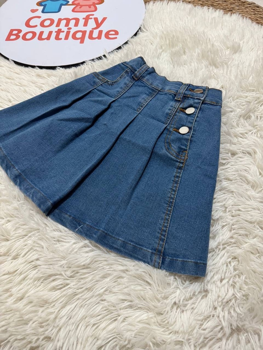 Mia with Mar7 collection