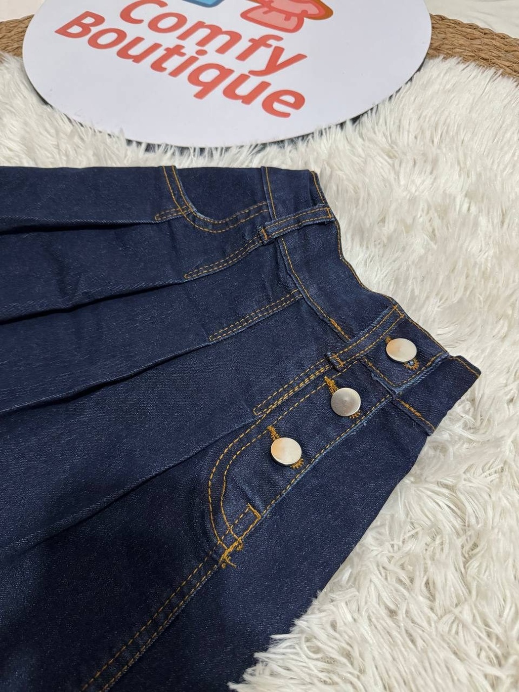 Mia with Mar7 collection