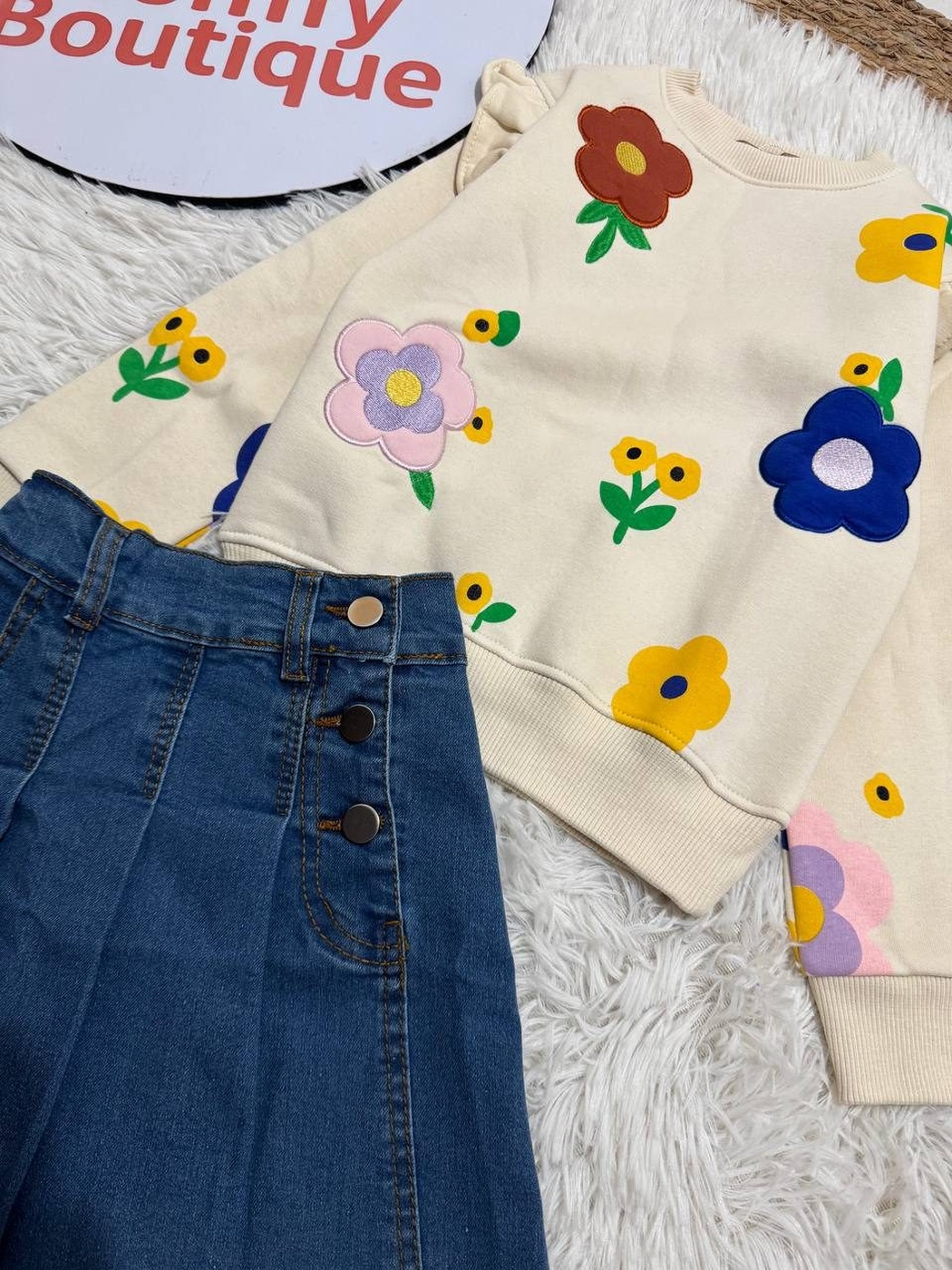 Mia with Mar7 collection