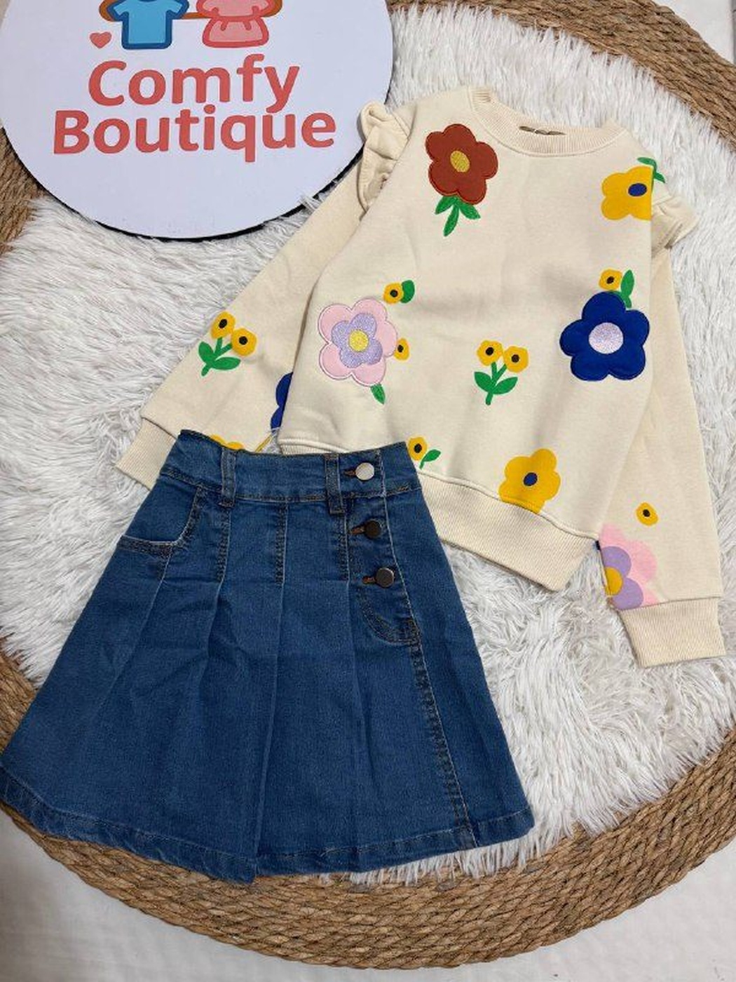 Mia with Mar7 collection